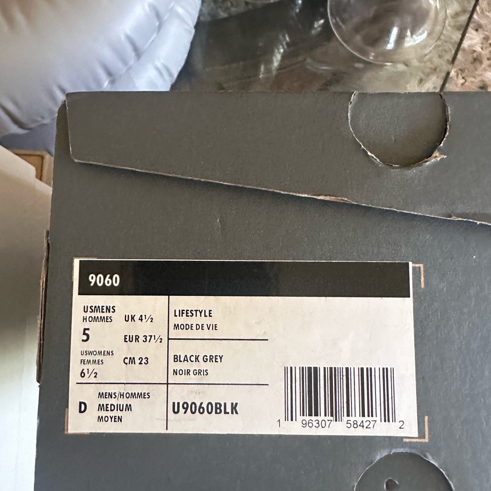 New Balance Black 9060